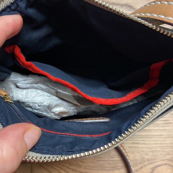 NWT MSRP$88 Tommy Hilfiger Women’s Julia Small Crossbody Bag - Picture 3 of 4